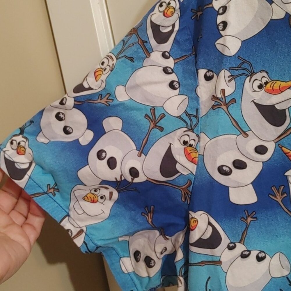 Disney Frozen Olaf nursing scrubs top shirt short sleeve blue white X large - Picture 2 of 6